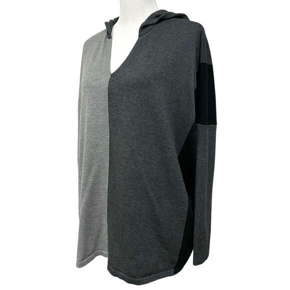 CAbi Dakota Hooded Poncho Sweater Color Block Relaxed Black Gray Pullover 4037 M - Picture 4 of 9